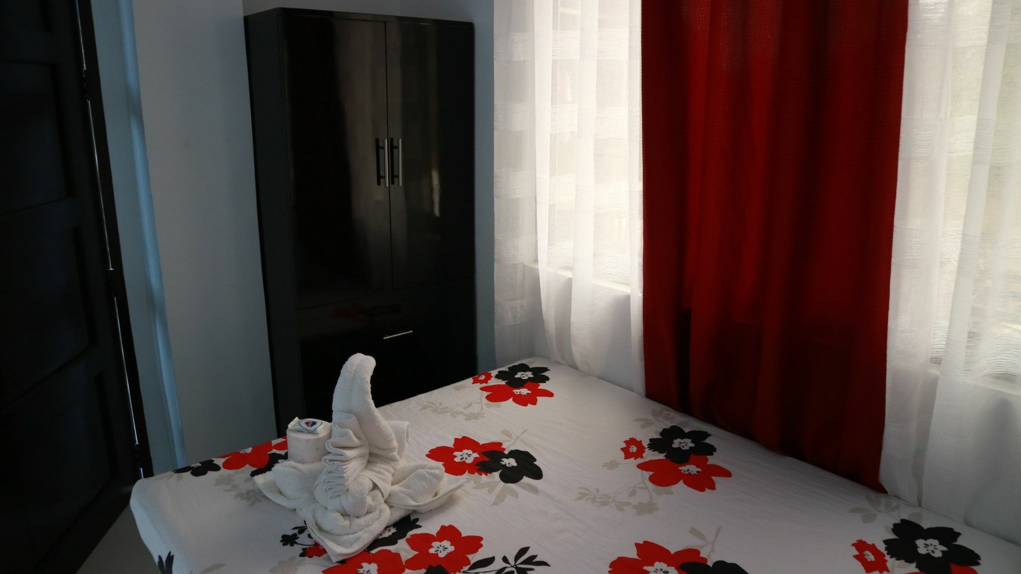 Chelle's Apartelle - Inn El Nido Extérieur photo